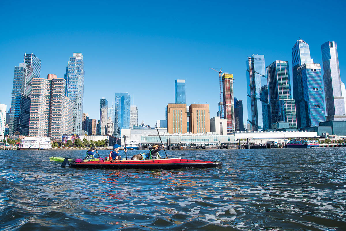 Vor der Skyline Manhattans – New York vom Wasser aus