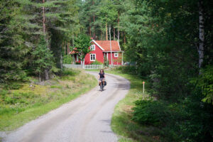 Radler fährt durch Schweden