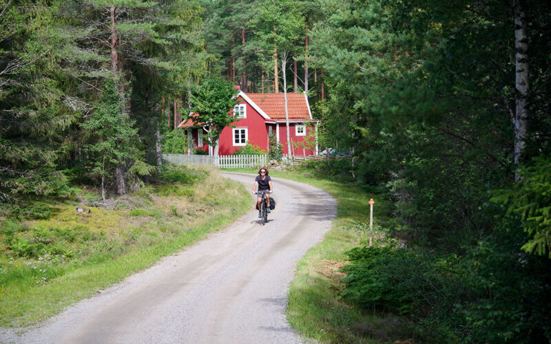 Radler fährt durch Schweden
