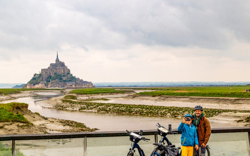 Bretagne Radweg vor dem Mont Saint Michel