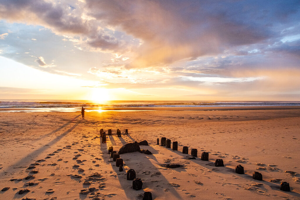 Camperin Sonnenuntergang am Atlantik