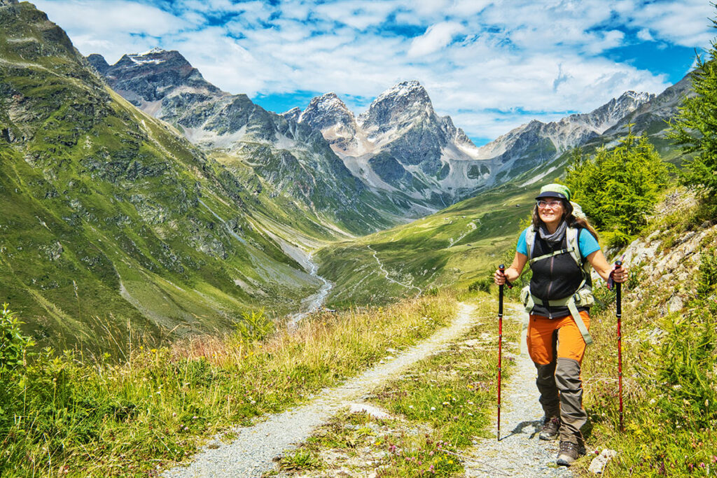 Wanderin auf der Via Engadina
