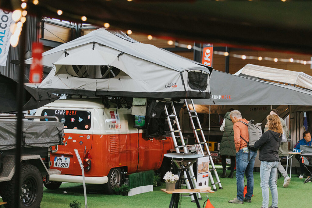 caravan live Dachzelt auf einem Transporter