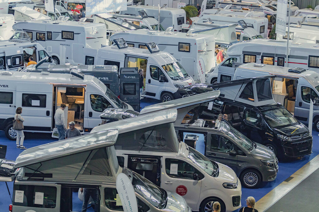 caravan live Camper in einer Ausstellungshalle