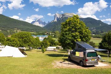 Region Rhône-Alpes – Camping zwischen Bergen und Fluss in Frankreich